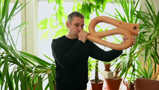 S-shaped Didgeridoo, Tuning C, Natural video